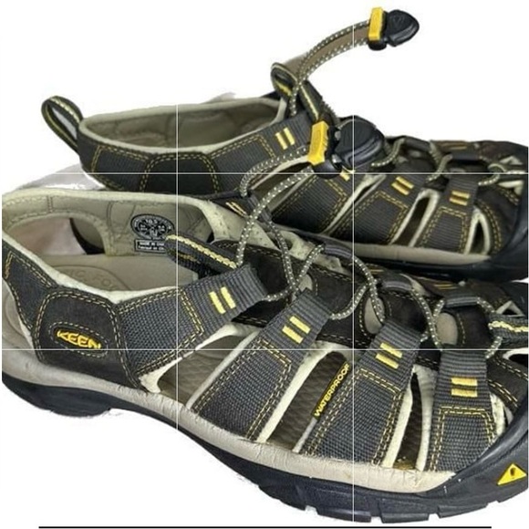 KEEN Men\'s Black and Yellow Outdoor Sandals